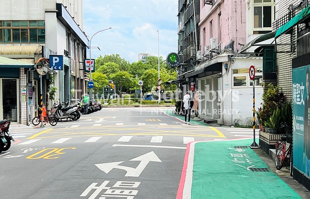 大安公園站一樓角窗住辦店周邊環境